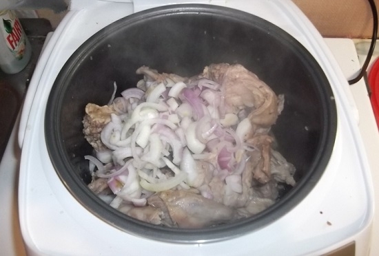 Kaninchen mit Kartoffeln Eintopf: Kochen Rezepte in einem Topf, Kessel, Backofen und Multicooker 13