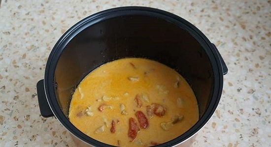 Hähnchenbrust in cremiger Sauce: Kochen von Rezepten in einer Bratpfanne, in einem langsamen Kocher und einem Backofen 07