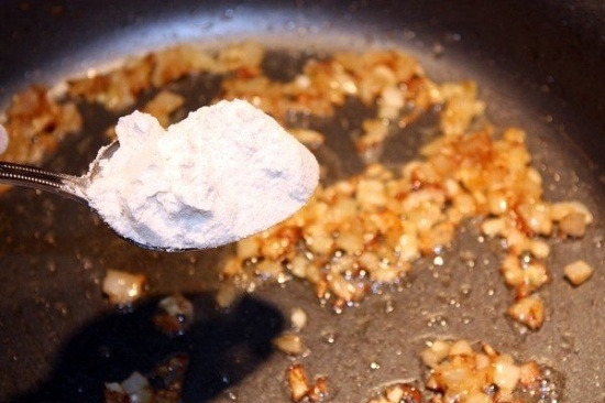 Hähnchenbrust in cremiger Sauce: Kochen von Rezepten in einer Bratpfanne, in einem langsamen Kocher und einem Backofen 10