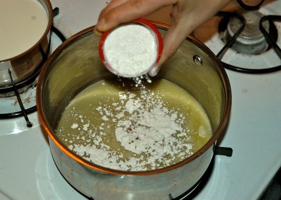 Hähnchenbrust in cremiger Sauce: Kochen von Rezepten in einer Bratpfanne, in einem langsamen Kocher und einem Backofen 15