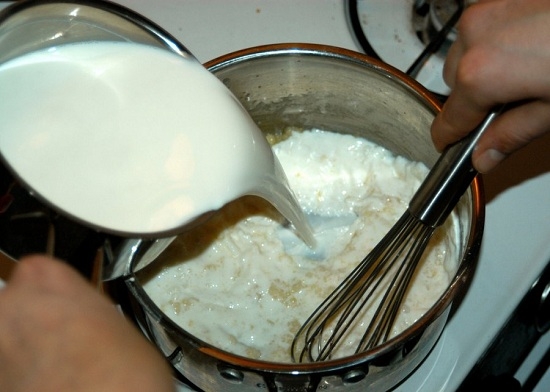 Hähnchenbrust in cremiger Sauce: Kochen von Rezepten in einer Bratpfanne, in einem langsamen Kocher und einem Backofen 16