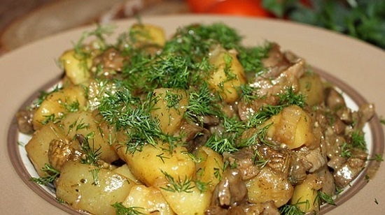 Hühnermagen in Sauerrahm: Rezepte zum Kochen Nebenprodukten mit Kartoffeln und Pilzen 09