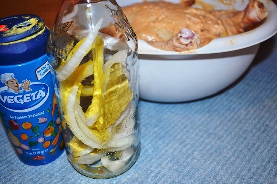 Huhn auf einem Glas im Backofen: Eine Auswahl der besten Rezepte mit einem Foto 08