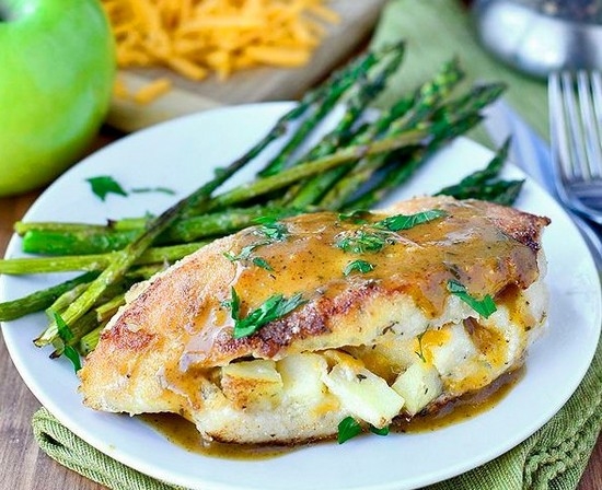 Huhn mit Äpfeln im Backofen: Eine Auswahl der besten Rezepte mit einem Foto 11