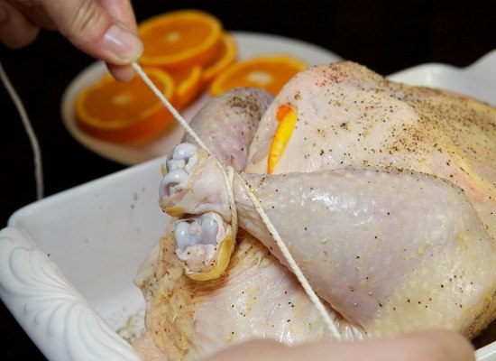 Huhn im Ofen, in Sleeve gebacken und auf einem Spieß: beste Rezepte mit Fotos 07