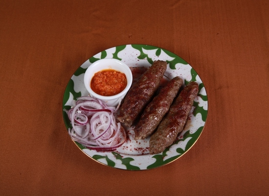 Lulya-Kebab von Rindfleisch: Rezepte des Kochens in einer Pfanne, Bachreiter und im Ofen 07