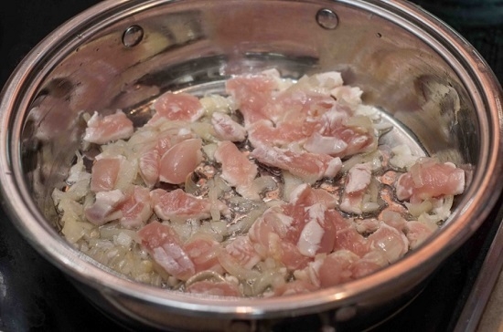 Pasta mit Huhn in cremiger Sauce: Kochen von Rezepten mit Pilzen und Gemüse 08