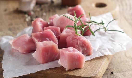 Fleisch mit Pilzen in Sauerrahmsauce: Schweinefleischkochen Rezepte, Rindfleisch und Huhn 01