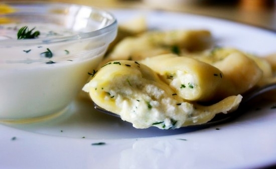 So machen Sie ein Füllen für Knödel aus Hüttenkäse? 07