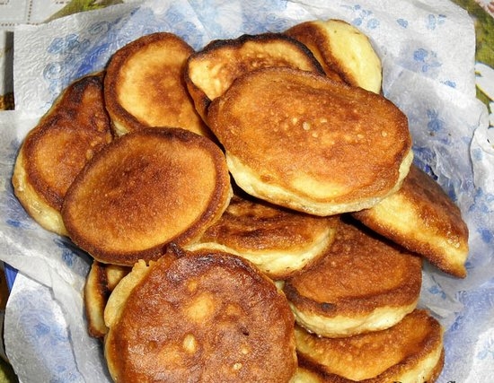 Fritters ohne Eier auf Milch, Rezepte mit Eiern und ohne Eier, ohne Hefe 06