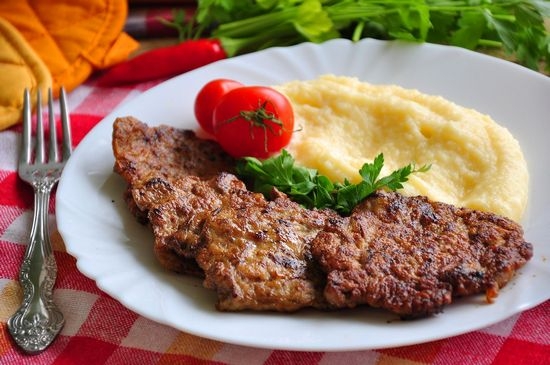 Hühnerstreu Fritters: Rezepte mit Fotos. Leberfritter mit Karotten und anderen zusätzlichen Zutaten 07