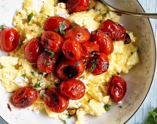 Omelett mit Tomaten und Käse: Die besten Rezepte zum Kochen in der Pfanne, im Backofen und im Multicooker 01