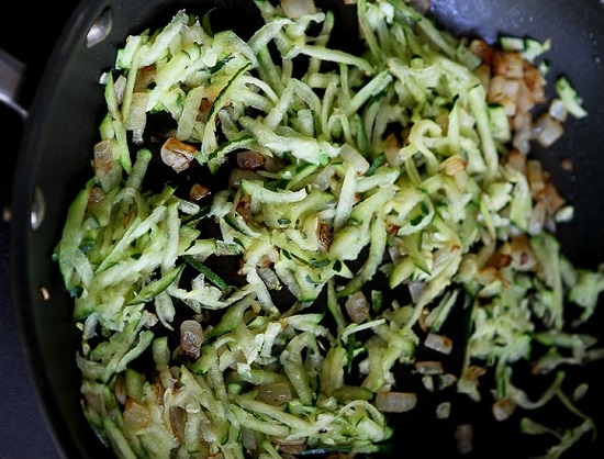 Omelett mit Zucchini: Kochen Rezepte im Backofen und Multicooker 04