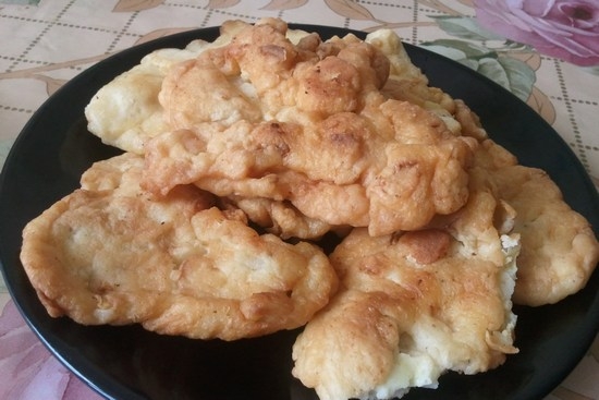 Hühnchenhuhn in einem Hühnchen - Kartoffel, Käse und anderes. Koteletts von der Brust in der Pfanne und im Ofen 07