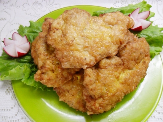 Hühnchenhuhn in einem Hühnchen - Kartoffel, Käse und anderes. Koteletts von der Brust in der Pfanne und im Ofen 09