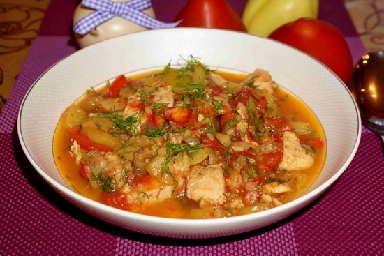 Gemüseeintopf mit Hühnchen: Kochrezepte mit Kartoffeln, Zucchi und Tomaten 01