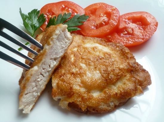 Hühnchenhuhn in einem Hühnchen - Kartoffel, Käse und anderes. Koteletts von der Brust in der Pfanne und im Ofen 10