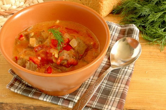 Paprikash. Traditionelle und originelle Rezepte der ungarischen Paprikasha 02