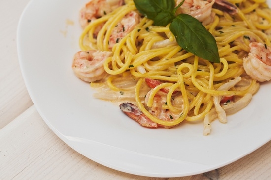 Pasta mit Garnelen in cremigen, cremigen und anderen Saucen: Rezepte mit Fotos 01