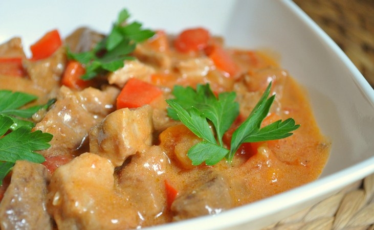 Paprikash. Traditionelle und originelle Rezepte der ungarischen Paprikasha 04