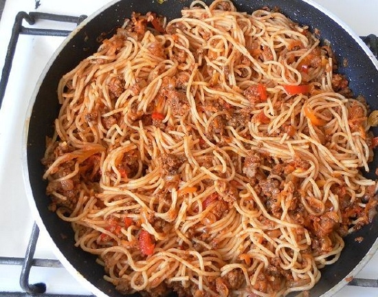 Paste mit Hackfleisch und Tomatenpaste: Rezepte für ein raffiniertes italienisches Gericht 02