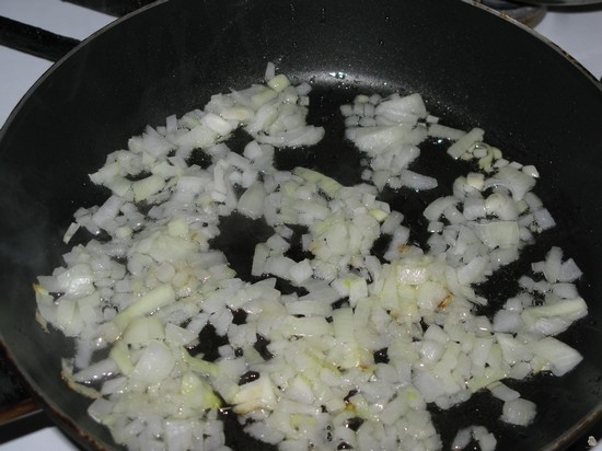 Pasta mit weißen und anderen Pilzen in cremiger und saurer Sahnesauce 03