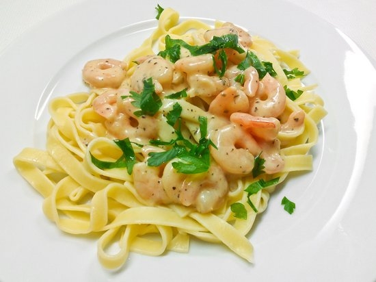 Pasta mit Garnelen in cremigen, cremigen und anderen Saucen: Rezepte mit Fotos 05