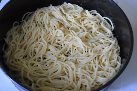 Pasta mit weißen und anderen Pilzen in cremiger und saurer Sahnesauce 06