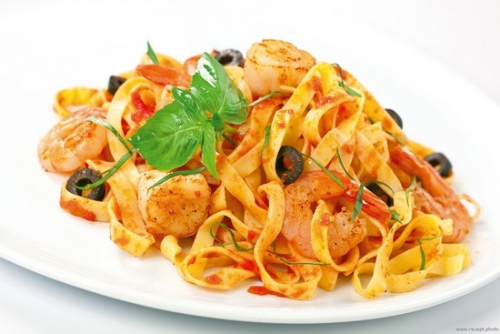 Pasta mit Garnelen in cremigen, cremigen und anderen Saucen: Rezepte mit Fotos 08