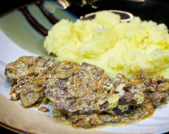 Hühnerleber, gebraten mit Zwiebeln in Sauerrahm: Kochrezepte und kulinarische Tipps 02