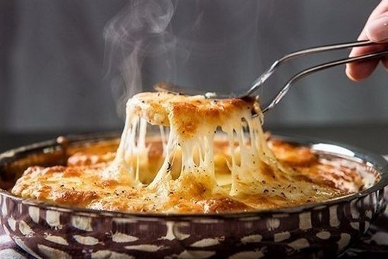 Wie man Schweineknoche in einer Pfanne kocht: Rezept mit Tomaten, Käse und anderen Zutaten 09