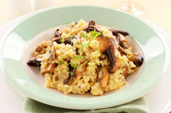 Risotto: Klassisches Rezept mit Gemüse, mit Pilzen und Huhn 01