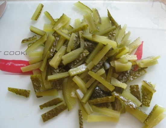 Rindfleischrezepte von Rindfleisch mit Sauerrahm in einer Pfanne, in einem langsamen Kocher und einem Backofen 16