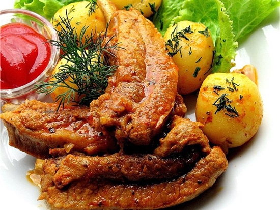 Schweinefleischrippen im Backofen: einfache und köstliche Rezepte 01