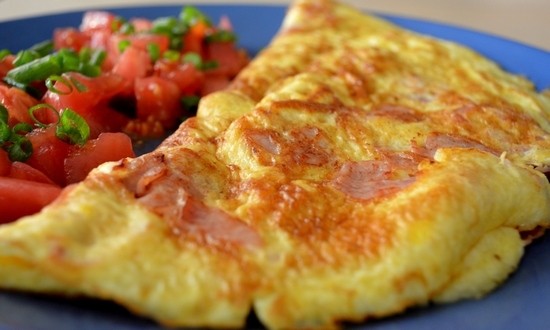 Omelett für ein Kind in einem Jahr: ein Rezept in einem langsamen Herd, in einer Mikrowelle, für ein Paar 03