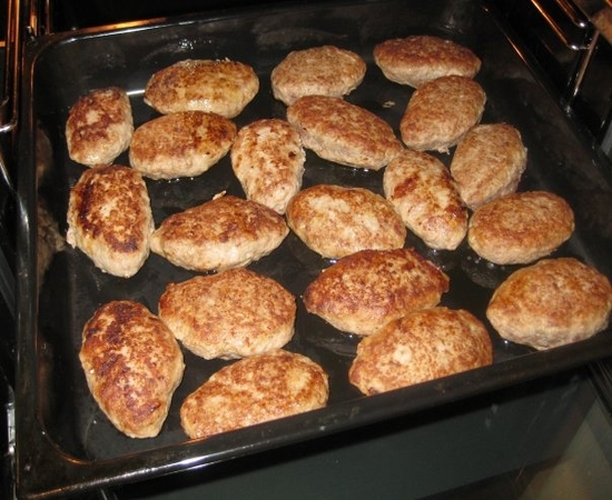 Rezepte Cutlet aus der Türkei: Kochen in einer Bratpfanne, im Ofen und für ein Paar 11