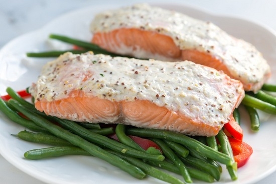 Fische in dem Ofen mit Kartoffeln gebacken. Wie lecker backen roten und weißen Fisch, Filet? 07