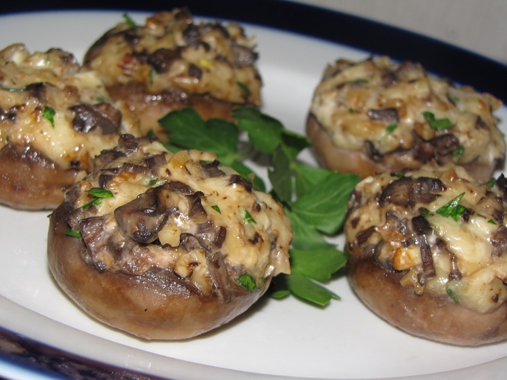 Gebackene Champignons in den Ofen gebacken. Rezepte für jeden Geschmack 05