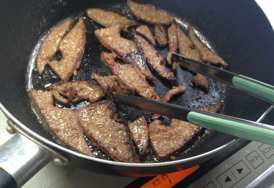 Schweinefleisch-Lebertopf in Sauerrahm: Rezepte für Töpfe und Multicookers 04