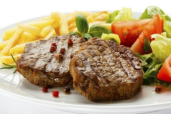 Rindfleischsteak in einer Bratpfanne - lecker, einfach und exquisit! Wie man saftiges Fleisch braten? 12