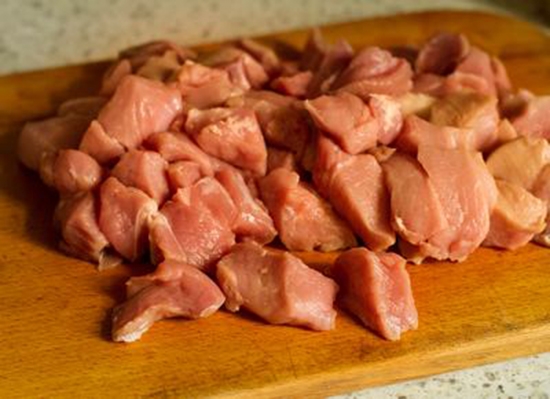 Schweinefleischtopf in Sauerrahm: einfache bewährte Rezepte 02