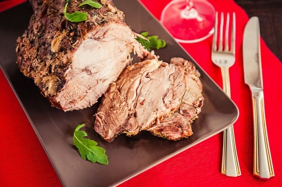 Schweinefleischrezepte in der Folie in der Folie gebacken, ganze Stück und Stücke 02