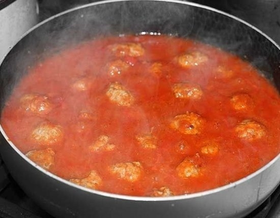 Fleischbällchen in Tomatensauce: Rezepte zum Kochen und Multicooker 10