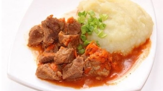 Stew Schweinefleisch mit Soße: köstliche Gulasch-Rezepte 10