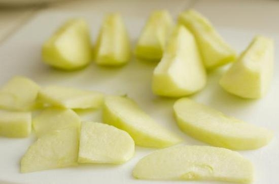 Ente mit Äpfeln, Orangen, Reis und anderen Zutaten in den Ofen gebacken 05