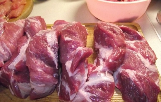 Gebackenes Rindfleisch im Ofen: Rezepte des Kochens in Folie und Hülse 03