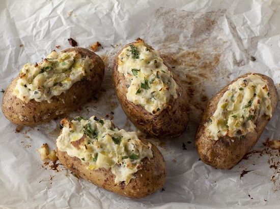 In der Ofenkartoffel in Uniform gebacken: Nützliche Eigenschaften. So backen Sie Kartoffeln im Ofen? 01