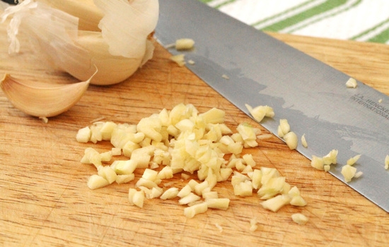 Gebackenes Rindfleisch im Ofen: Rezepte des Kochens in Folie und Hülse 04