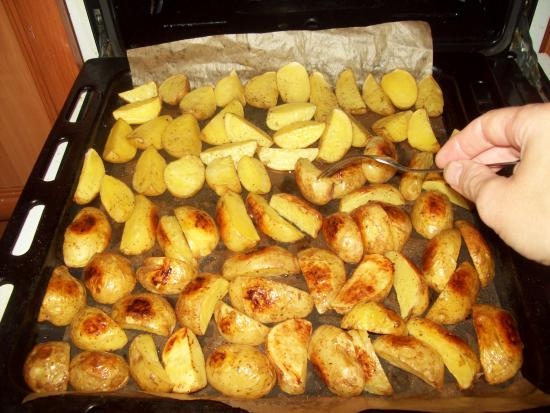 In der Ofenkartoffel in Uniform gebacken: Nützliche Eigenschaften. So backen Sie Kartoffeln im Ofen? 03