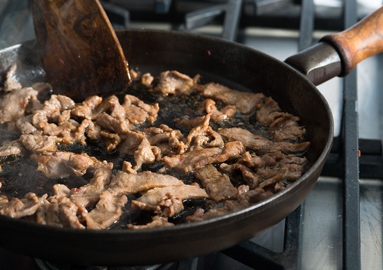 Braten Sie heimelfreundlich in Töpfen: Schritt-für-Schritt-Rezepte 06